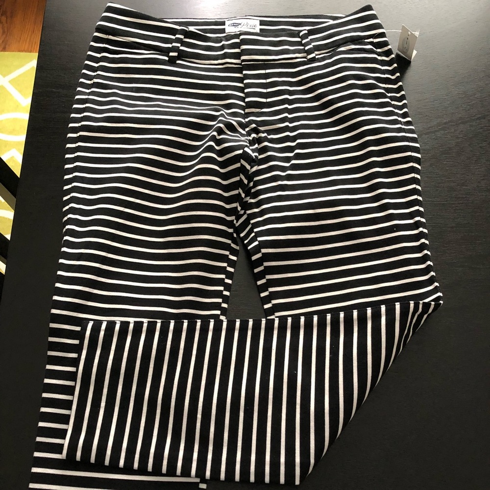 Old Navy B&W Striped Pixie Pants NWT